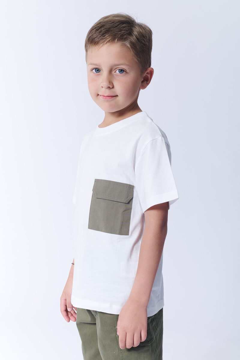Remera Con Bolsillo Contraste Blanco Y Verde