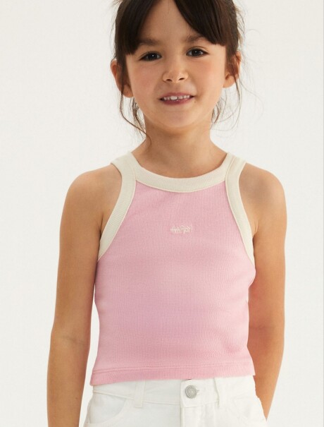 MUSCULOSA INFANTIL CON BORDADO ROSADO