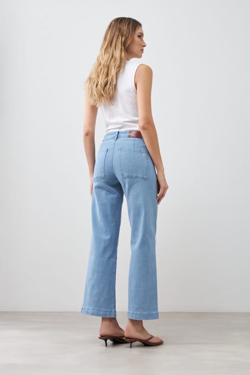 Jean culotte Paulina con bolsillos delanteros jean claro
