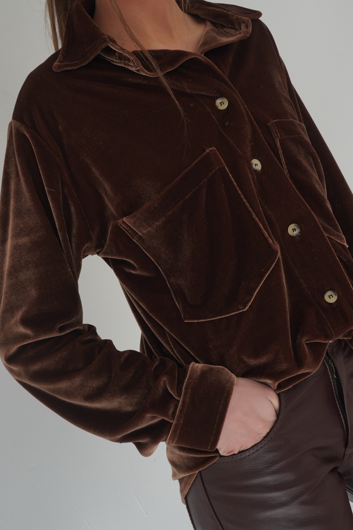 Velvet Shirt con Puño Chocolate