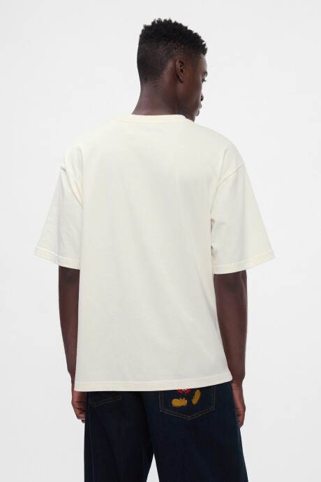 Remera Con Bolsillo Disney Hombre Ivory Frost