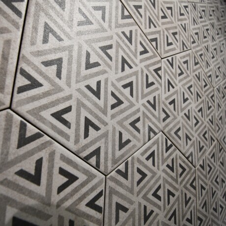 PORCELANATO PISO Y PARED DE 19.8X22.8 HEXAGONAL DECORADO MATE GAMAS DE GRIS SERIE LAKE PALOROSA GAMAS DE GRIS