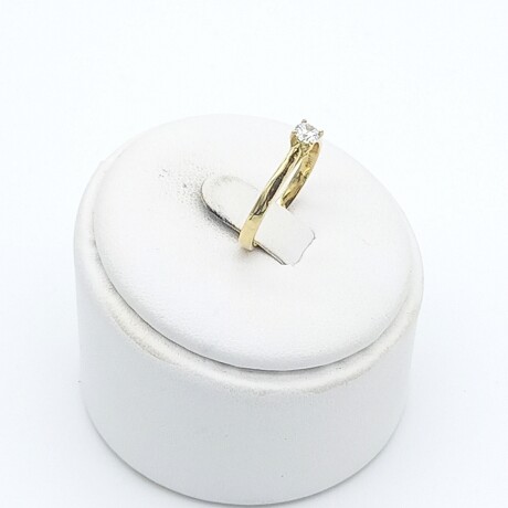 Anillo de oro 9 ktes. con circonia Anillo de oro 9 ktes. con circonia