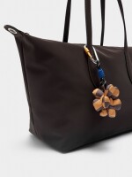 Bolso Shopper Textura Suave Con Colgante marron