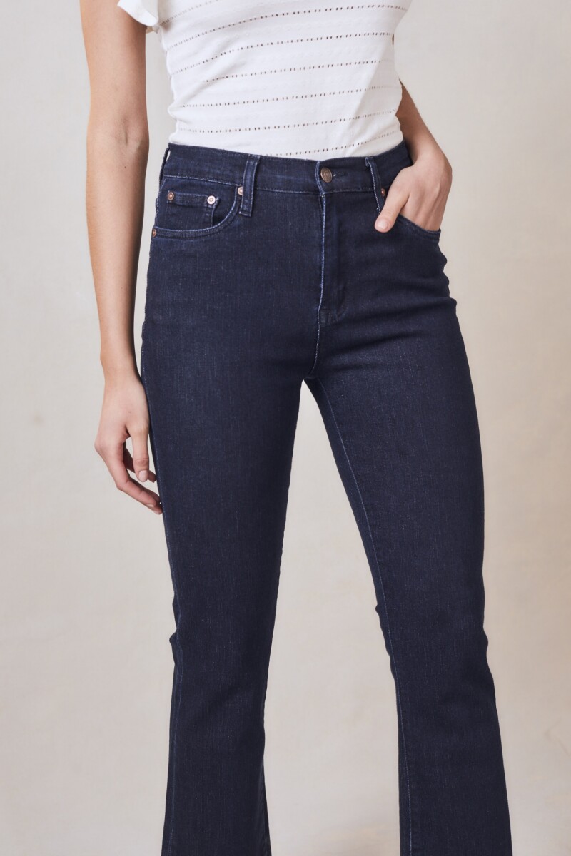 Crop Flared Jean Oscuro