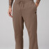 Pantalón The Go-To Straight Leg Pant Hombre Truffle