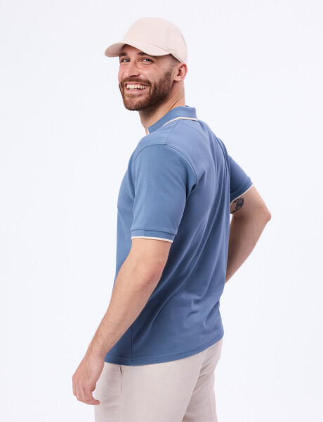 Remera m/c pique azul piedra