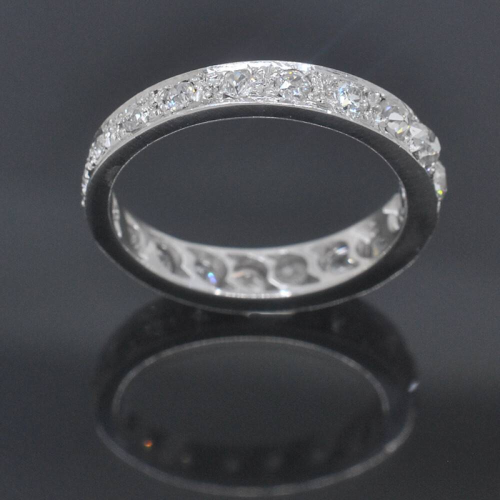 Anillo sin fin en oro 18k blanco con brillantes y diamantes Anillo sin fin en oro 18k blanco con brillantes y diamantes