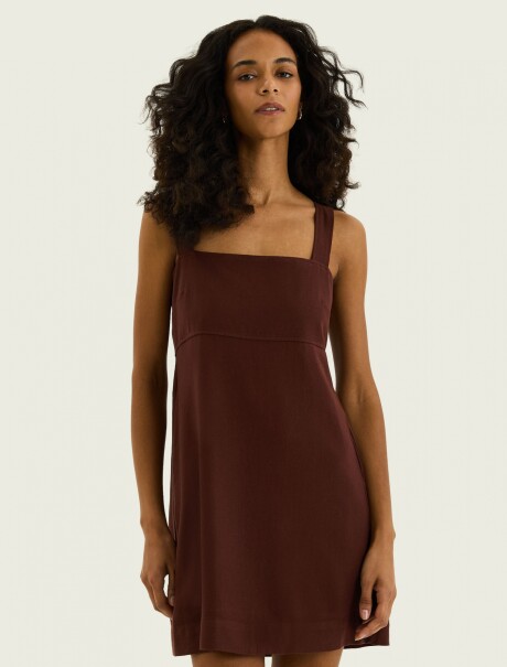 VESTIDO CORTO CON ESCOTE CUADRADO VESTIDO FEM