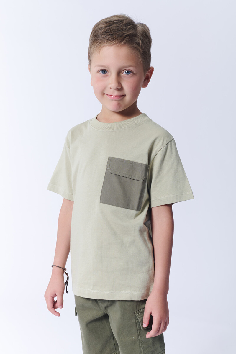 Remera con Bolsillo Verde