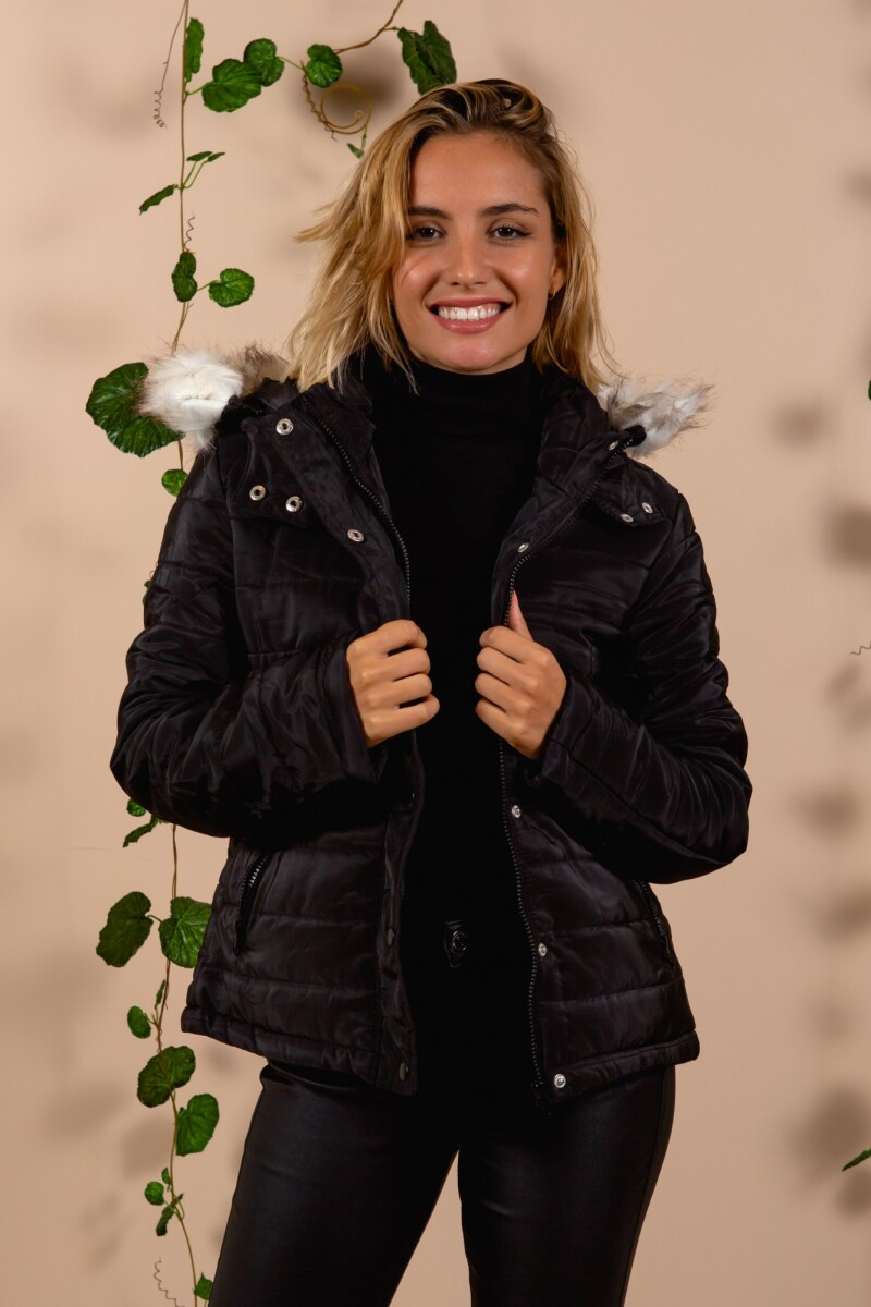 Campera con capucha Negro