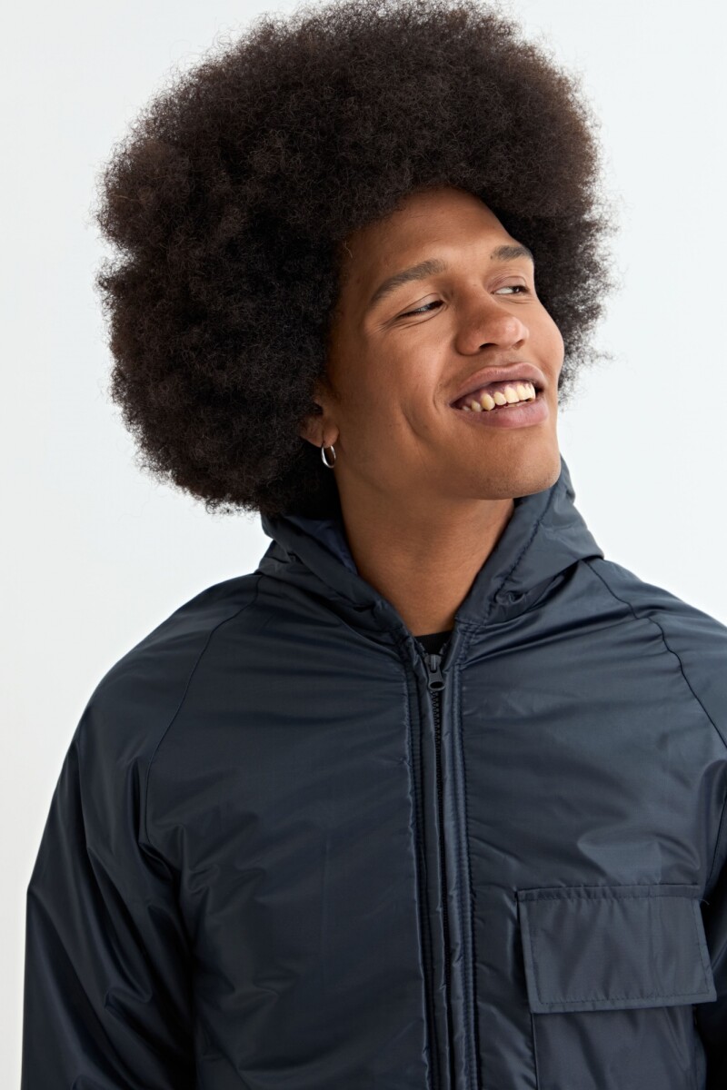 Campera de nylon con bolsillos AZUL MARINO