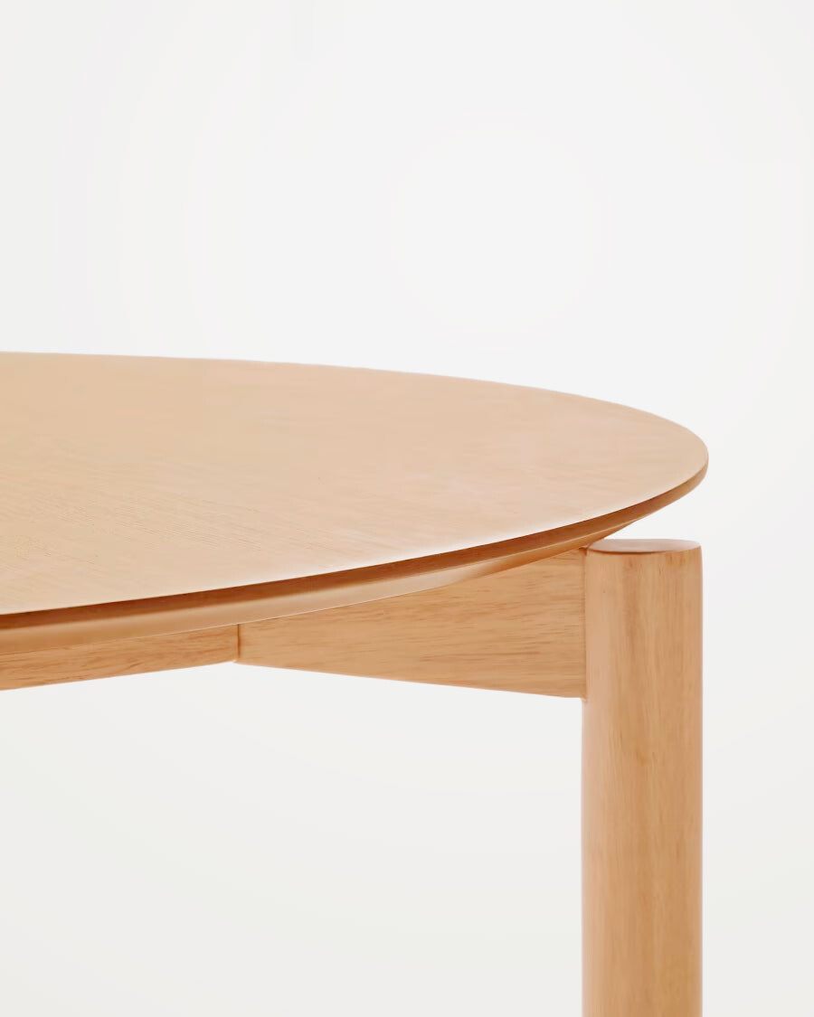 Mesa Indara redonda de chapa de fresno y madera maciza de caucho con acabado tono natural Ø110cm