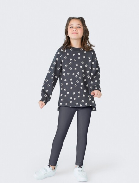 CONJUNTO INFANTIL CON ESTAMPADO GRIS