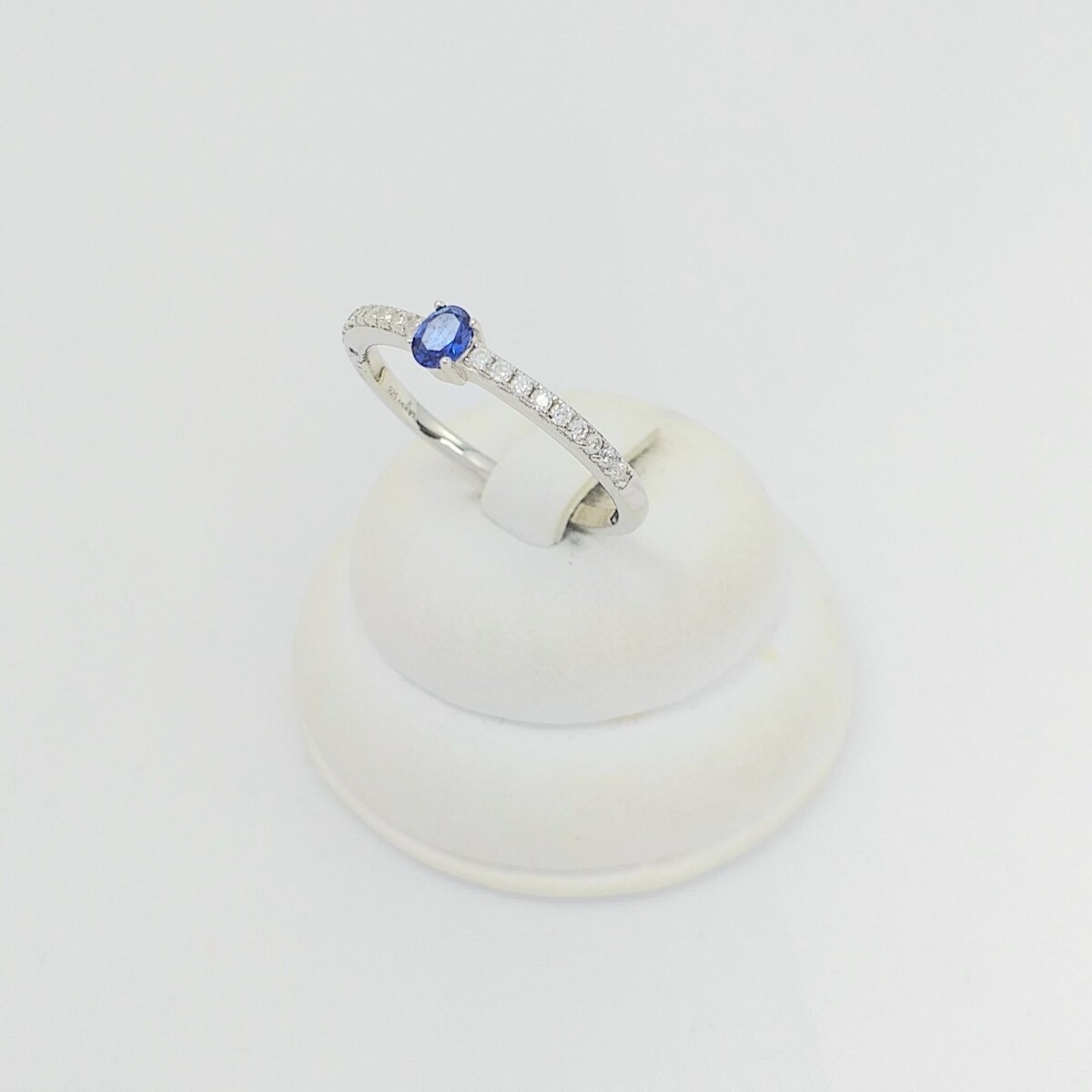 Anillo de plata 925 con circonias. 