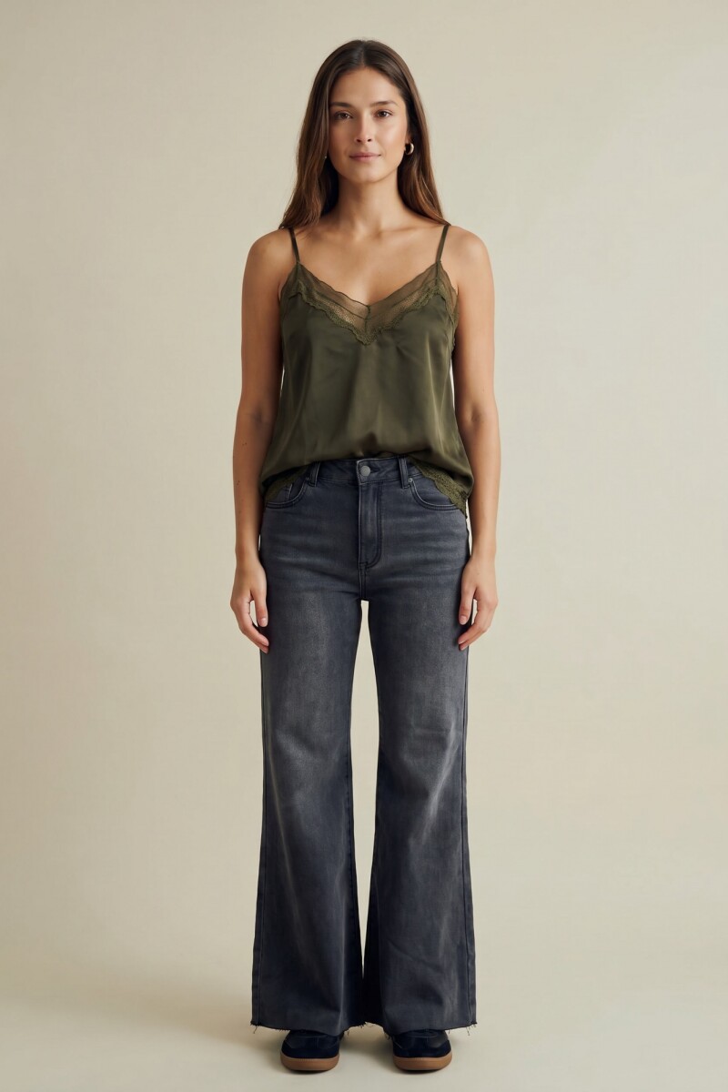 Blusa Satinada Con Encaje Oliva