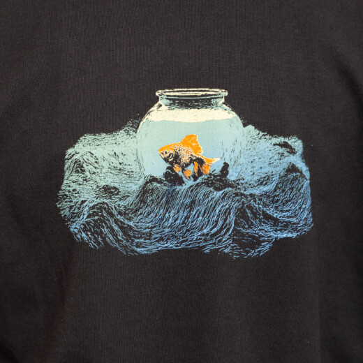 Remera La isla x La Vela - Pez Escampar Remera La isla x La Vela - Pez Escampar