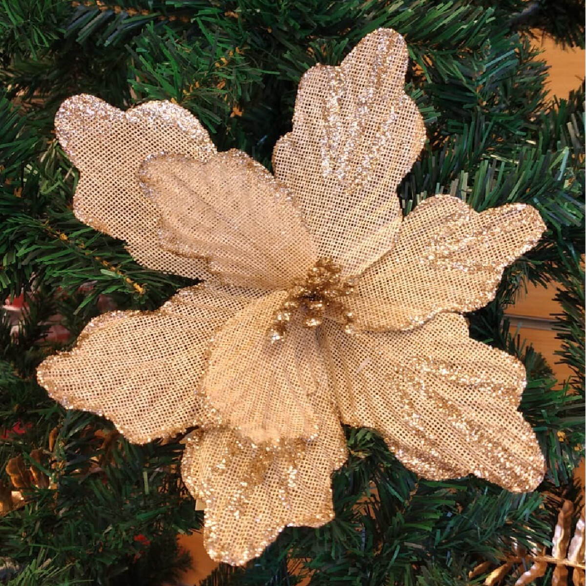 Flor Navideña Crema Con Oro 24x15cm 