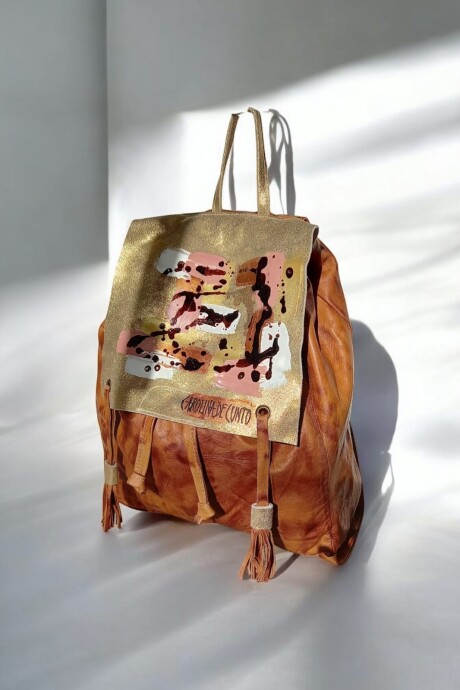 Mochila De Cuero Modelo BRISA Línea Ottenta Con Arte NUDE Mochila De Cuero Modelo BRISA Línea Ottenta Con Arte NUDE