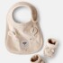 Set babero y zapatitos primer muda Carters beige
