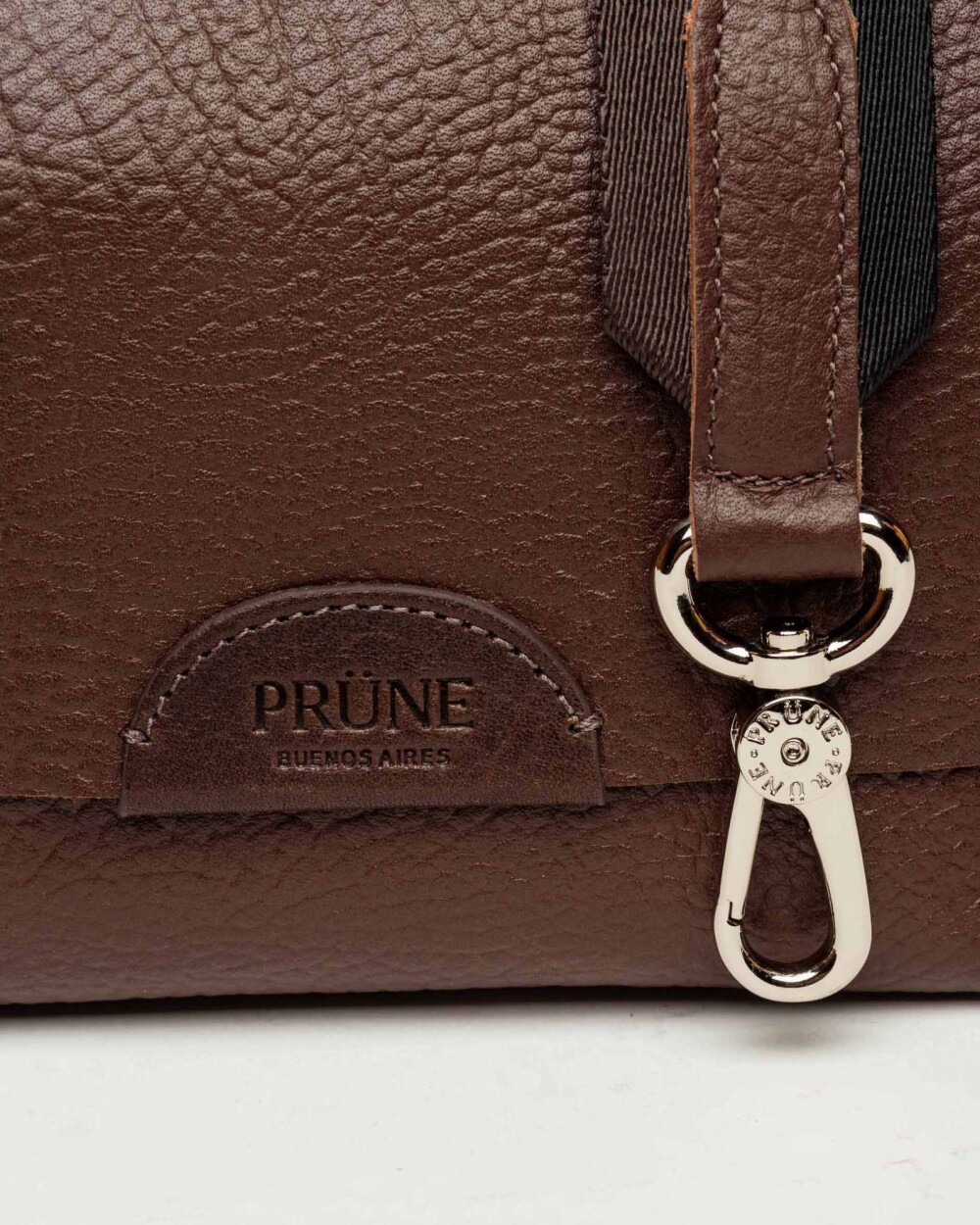 Mini bag Nina en cuero graneado Chocolate Niquel