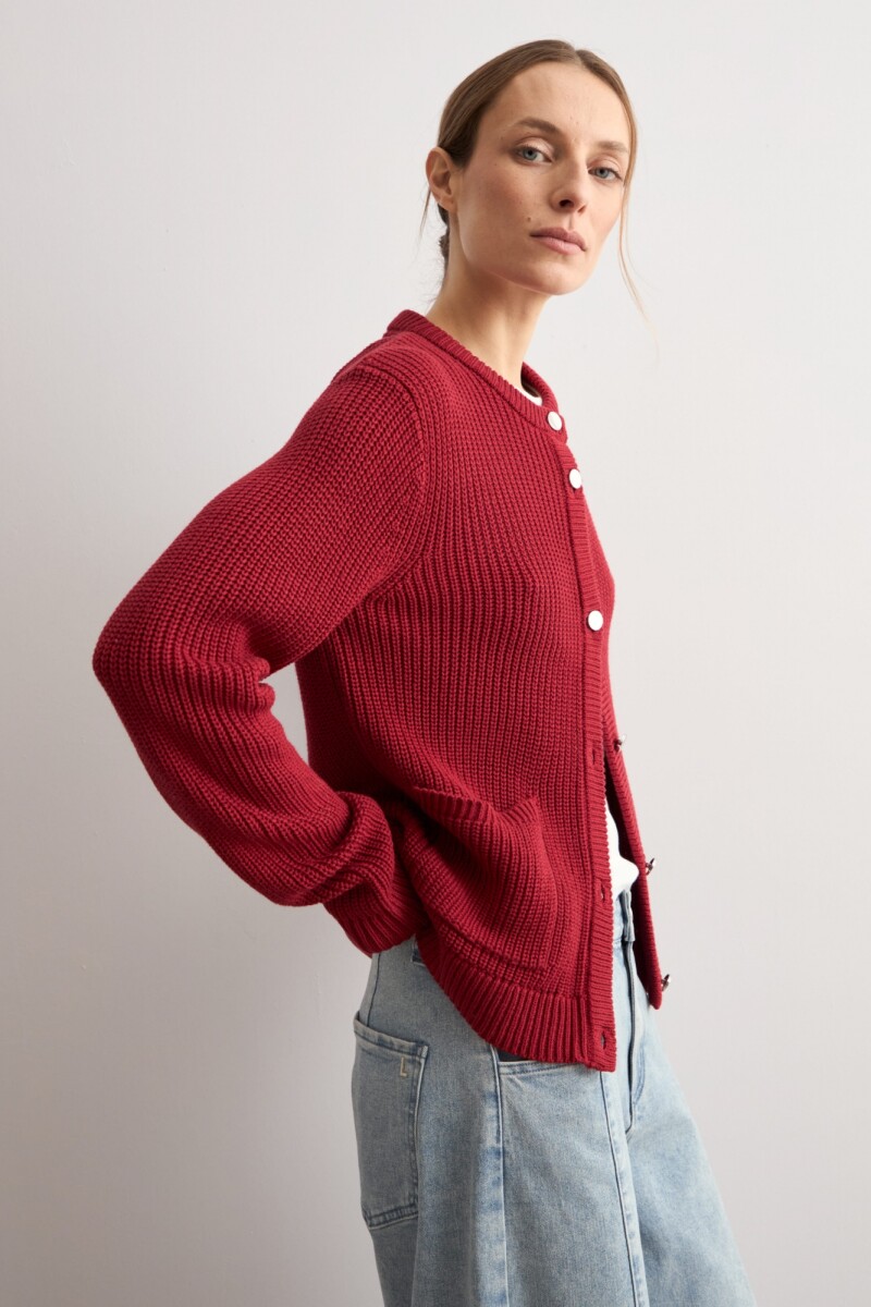 Chaqueta tejida botones metálicos carmesí