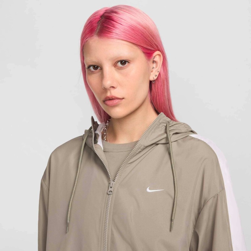 Abrigo Nike Essentias Uv Campera Hd de Mujer Gris