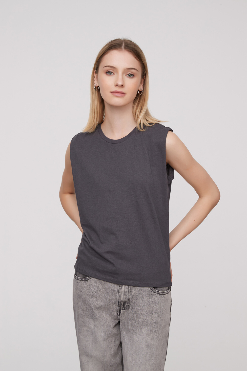 Remera Hortensia Gris Oscuro