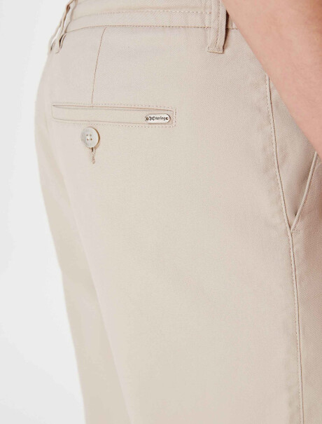 BERMUDA BÁSICA BEIGE