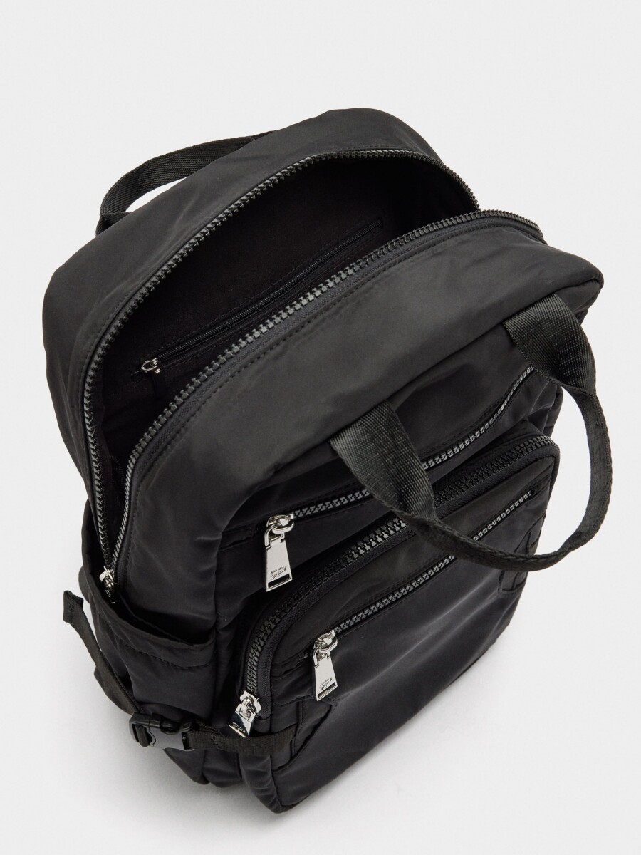 Mochila De Nylon Con Colgante negro