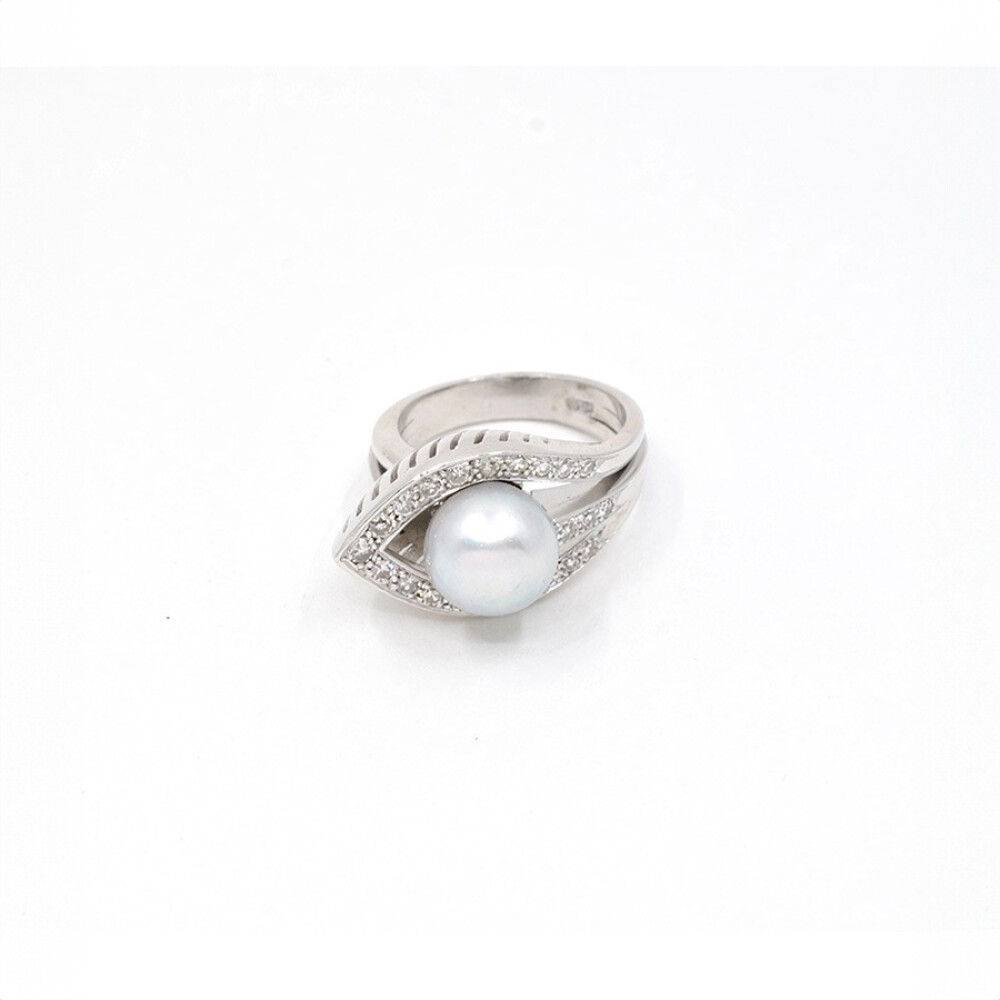Anillo En Oro Blanco, Brillantes Y Perla De Cultivo De 9 Mm Anillo En Oro Blanco, Brillantes Y Perla De Cultivo De 9 Mm