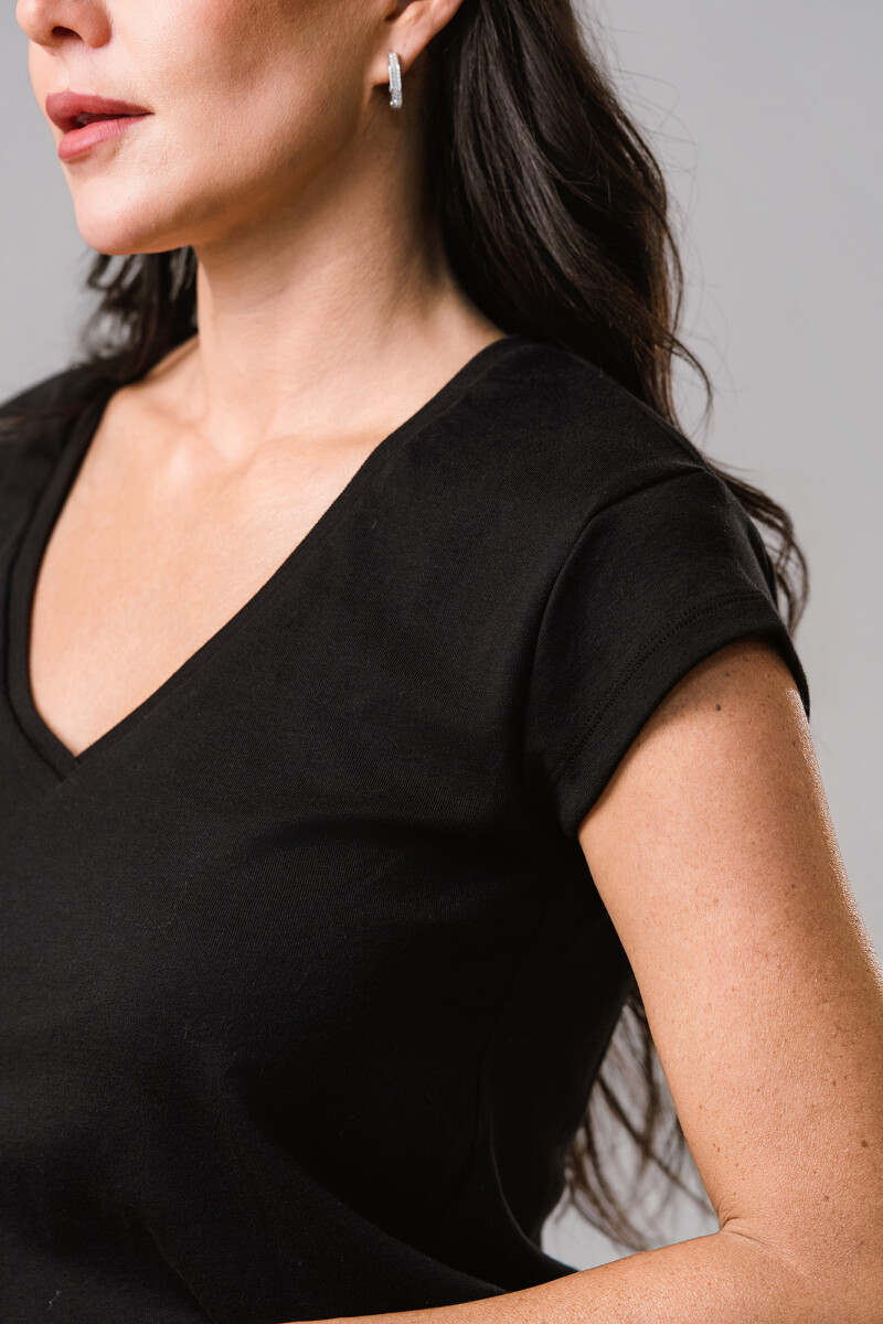 REMERA ZOEY NEGRO