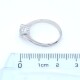 Anillo solitario en oro 18k blanco y brillante. Anillo solitario en oro 18k blanco y brillante.