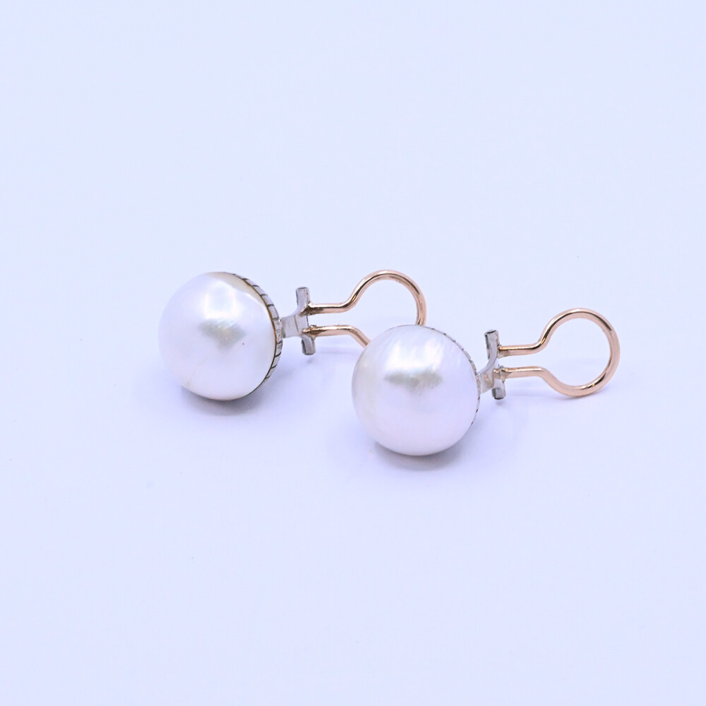 Caravanas oro 18k 2 tonos con perlas mabe. Caravanas oro 18k 2 tonos con perlas mabe.