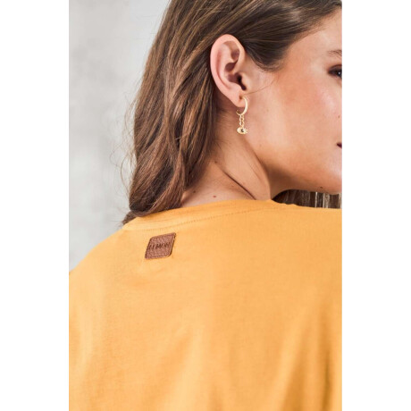 Remera Escote V Metalizado Camel