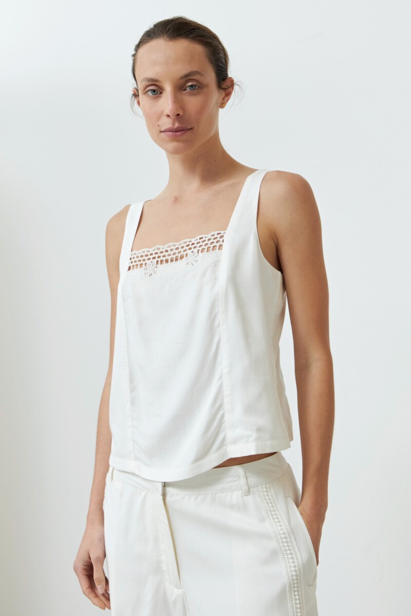 Top escote cuadrado con bordado crudo