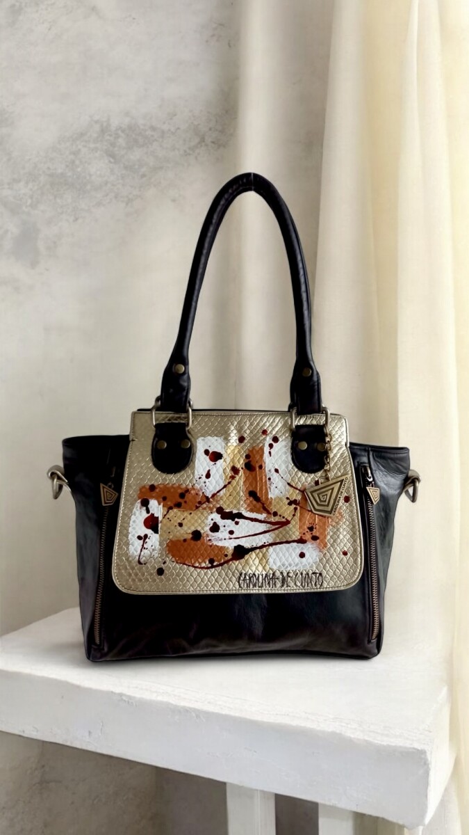 Cartera MILA negro con dorado. 