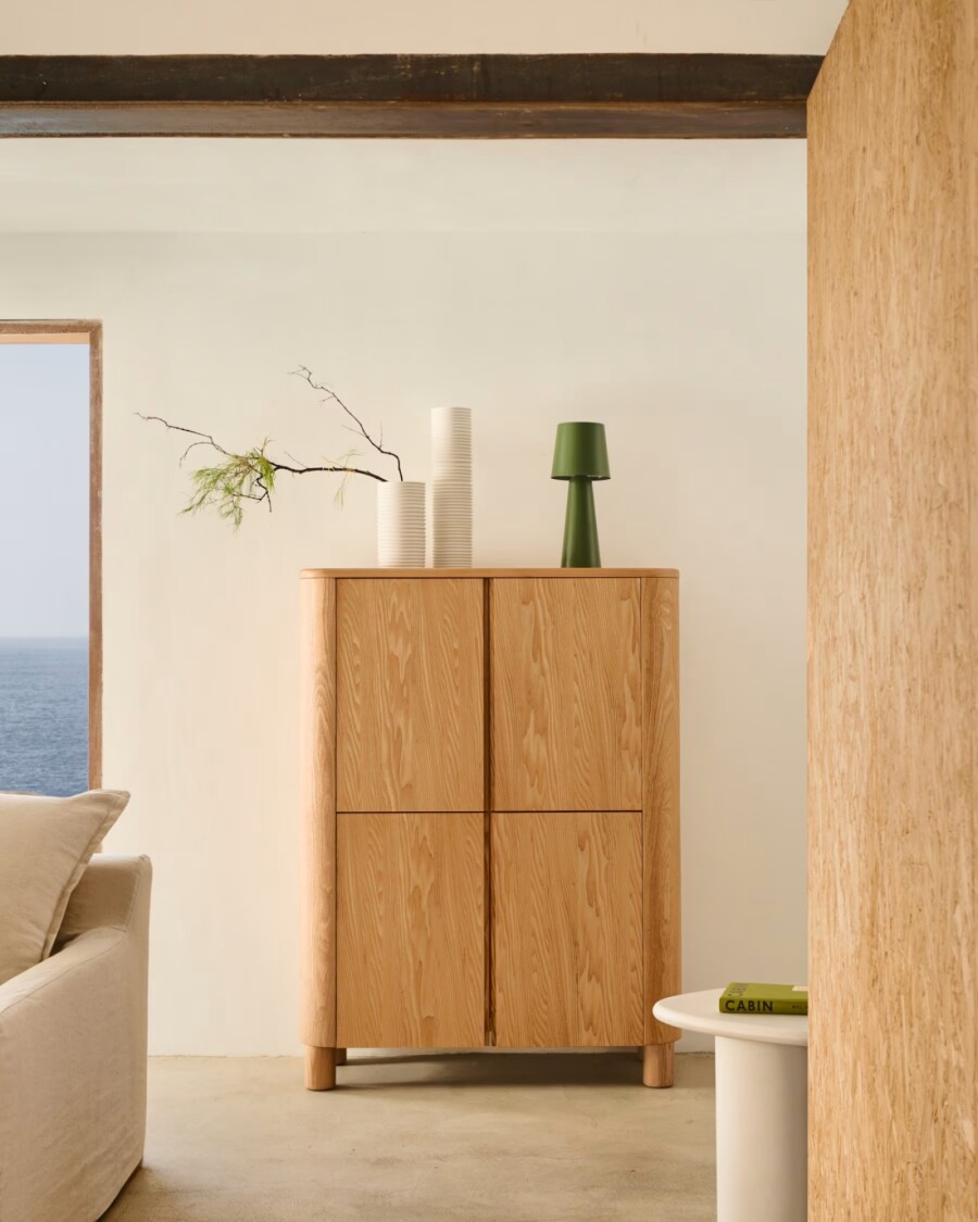 Aparador alto Salaya de madera contrachapada de fresno FSC Mix Credit 100 x 134 cm Aparador alto Salaya de madera contrachapada de fresno FSC Mix Credit 100 x 134 cm