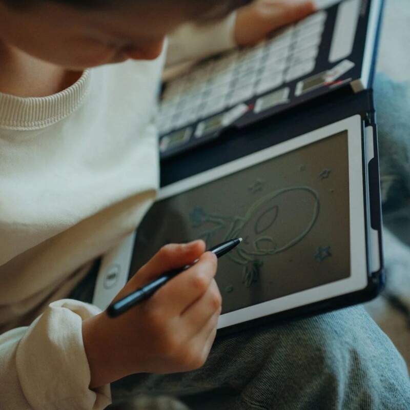 KIDYDRAW-MINI Mini Pizarra Led Con Libro Y Actividades - Galaxy