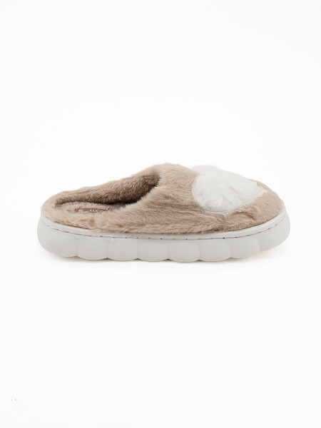 PANTUFLA CORAZÓN BEIGE