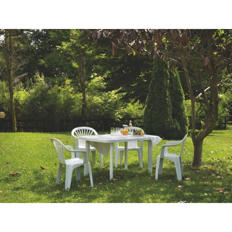 Juego de patio en PVC mesa + 4 sillas Juego de patio en PVC mesa + 4 sillas