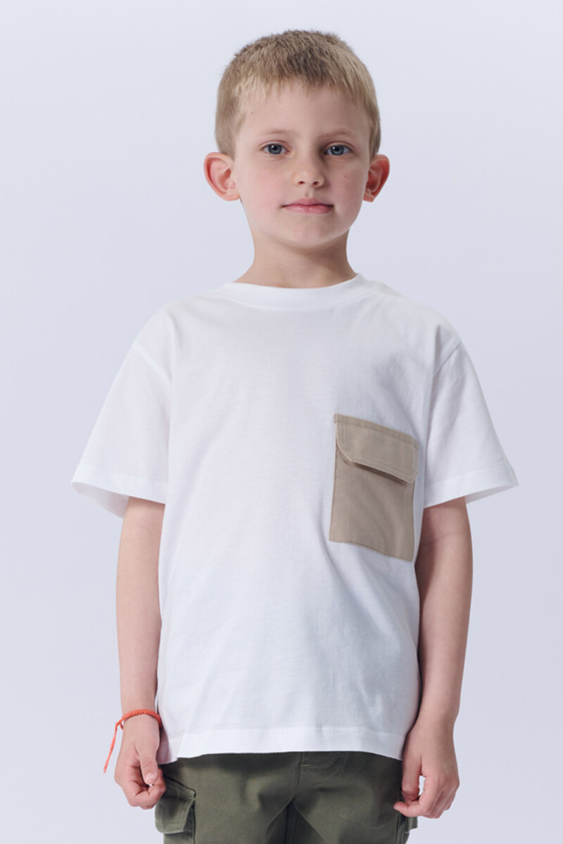 Remera Con Bolsillo Contraste Blanco Y Tostado