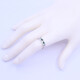 Anillo medio sin fin oro 18k blanco carril con esmeraldas carré y brillantes. Anillo medio sin fin oro 18k blanco carril con esmeraldas carré y brillantes.