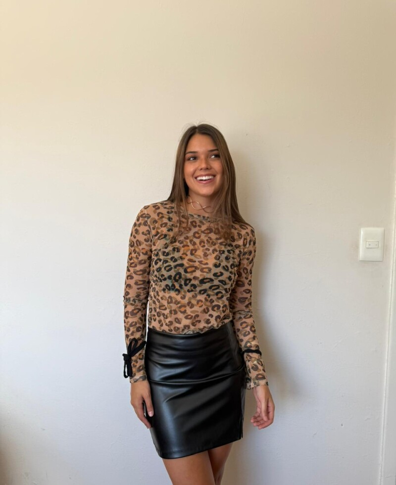 Remera print microtul beige oscuro