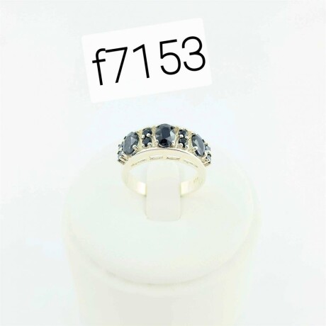 Anillo de plata 925 con zafiros azules naturales. Anillo de plata 925 con zafiros azules naturales.