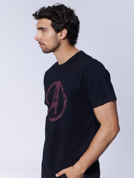 Remera Avengers Negra