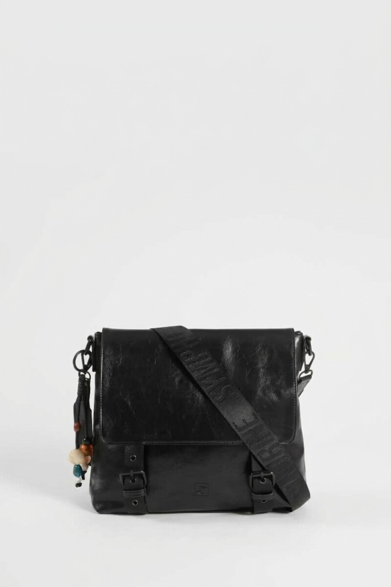 Bandolera con tapa y hebillas cuero vegano negro
