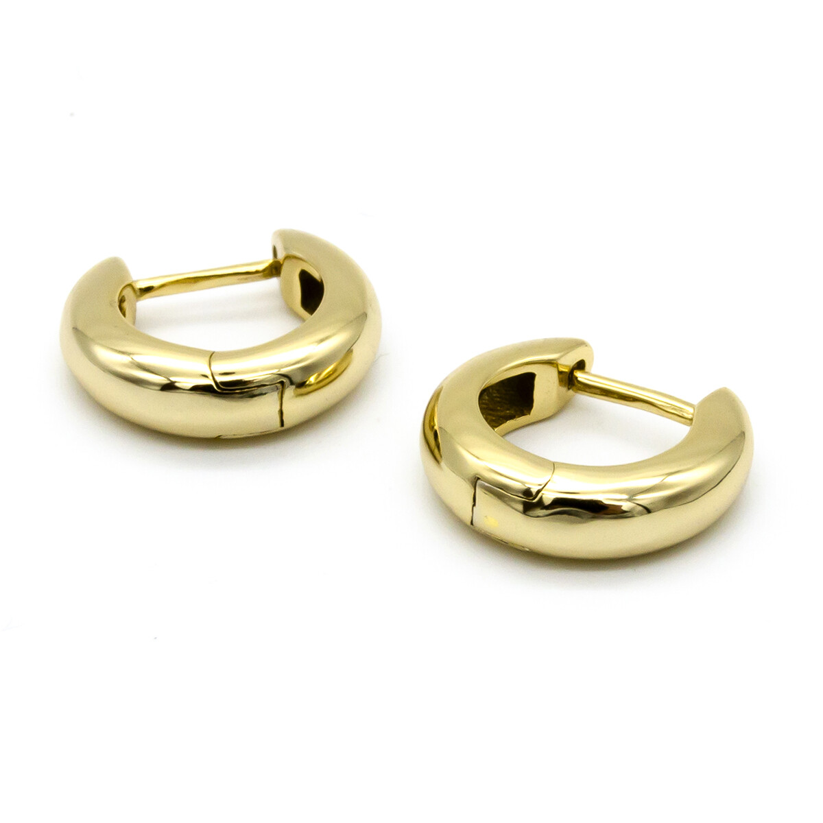 Par de aros de plata 925 con baño de oro amarillo . 