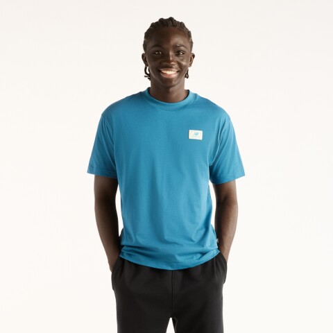 Remera New Balance de Hombre - Woven Label - MT53928STS BLUE