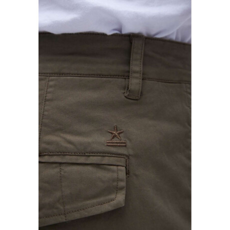 Bermuda Carmelo Oliva